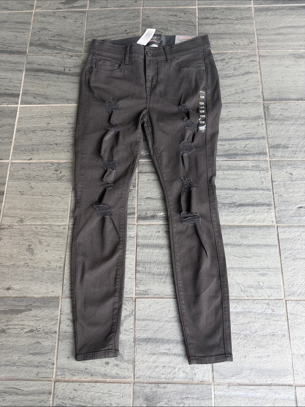 Torrid Bombshell Skinny High Waist Jeans in black - Picture 4 of 6